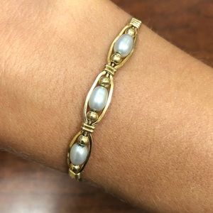 Gold Ronaldo bracelet with 3 freshwater pearls